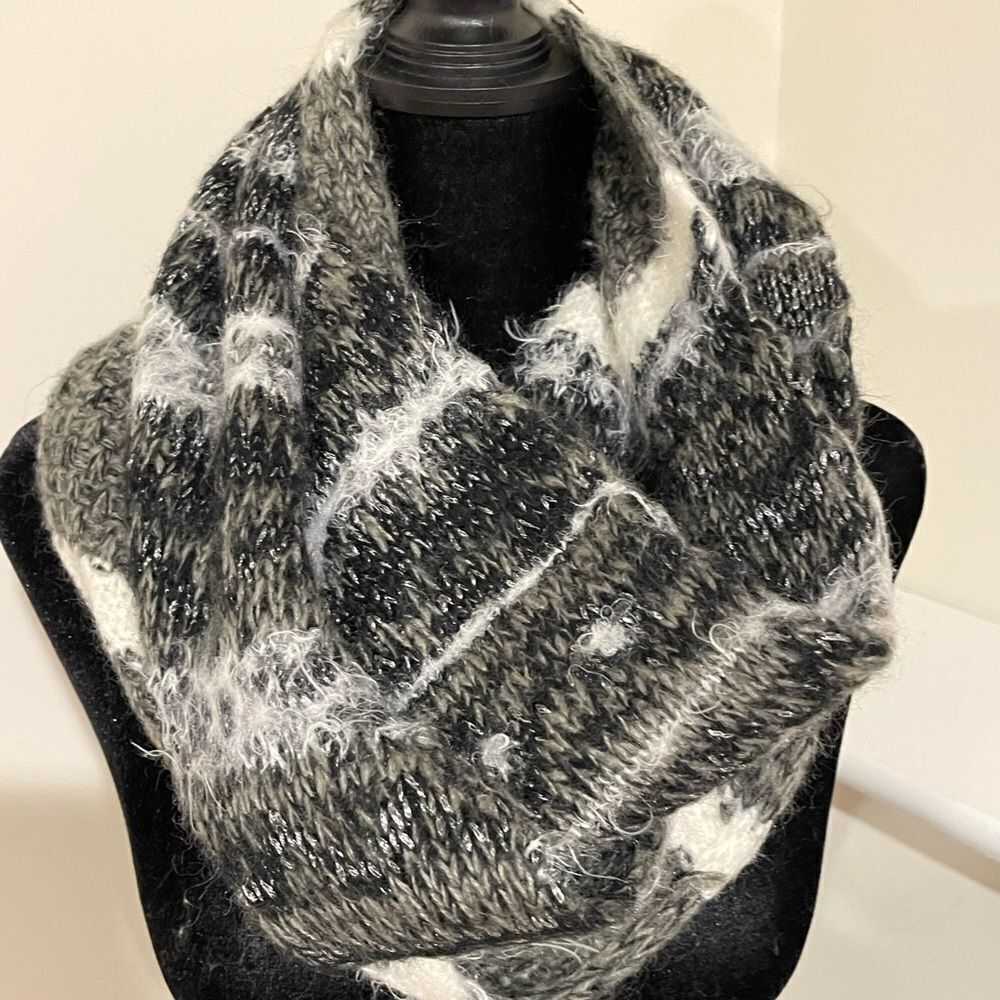 Infinity Scarf‎